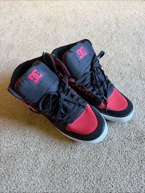 DC Kids High-Top Sneakers in Black and Red